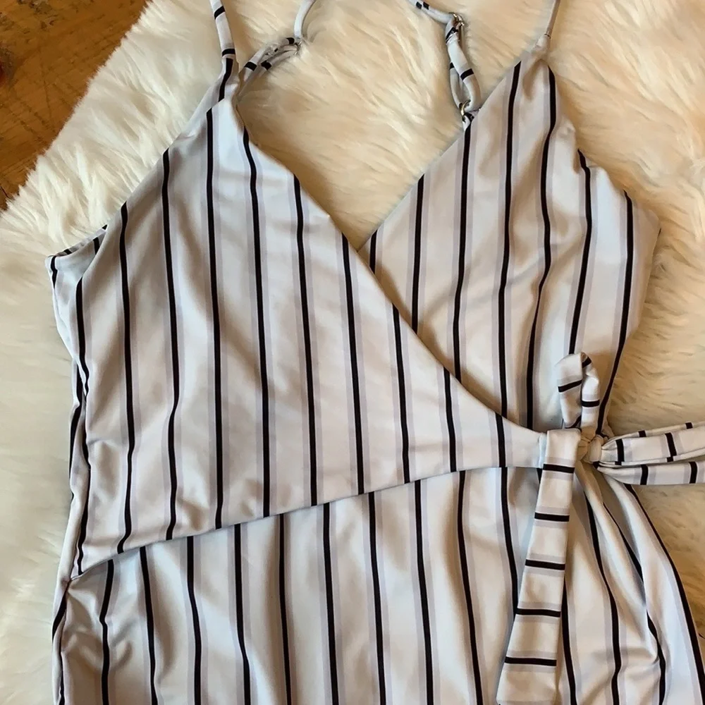 Cupshe one piece swimsuit White with stripes Size Medium